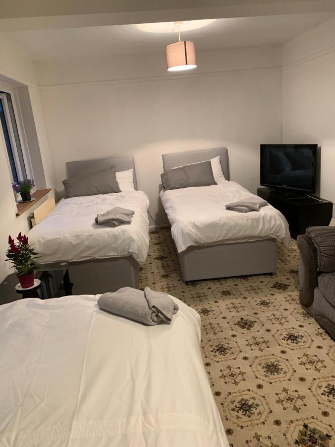 Debbie'S Digs Otel Ashford  Dış mekan fotoğraf